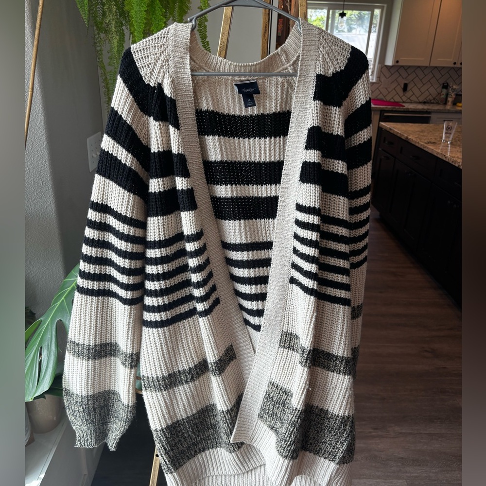 Daytrip from Buckle Cream and Black Striped Open-Front Cardigan